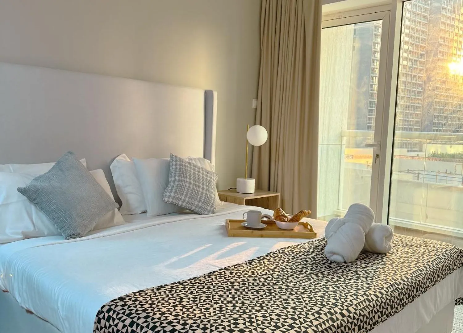 Apartamento 5 Minutes Walk To Dubai Mall And Burj Khalifa