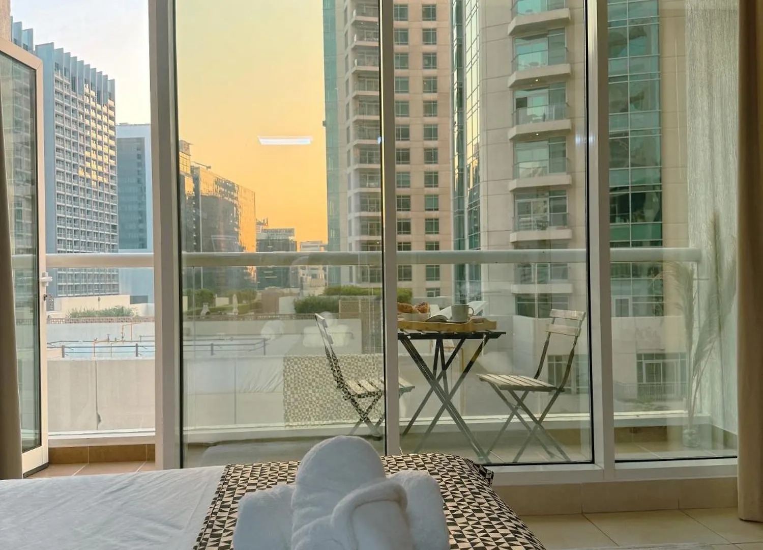 5 Minutes Walk To Dubai Mall And Burj Khalifa