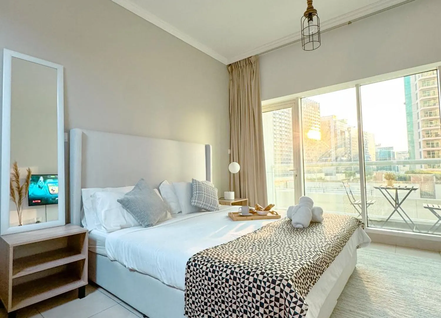 5 Minutes Walk To Dubai Mall And Burj Khalifa