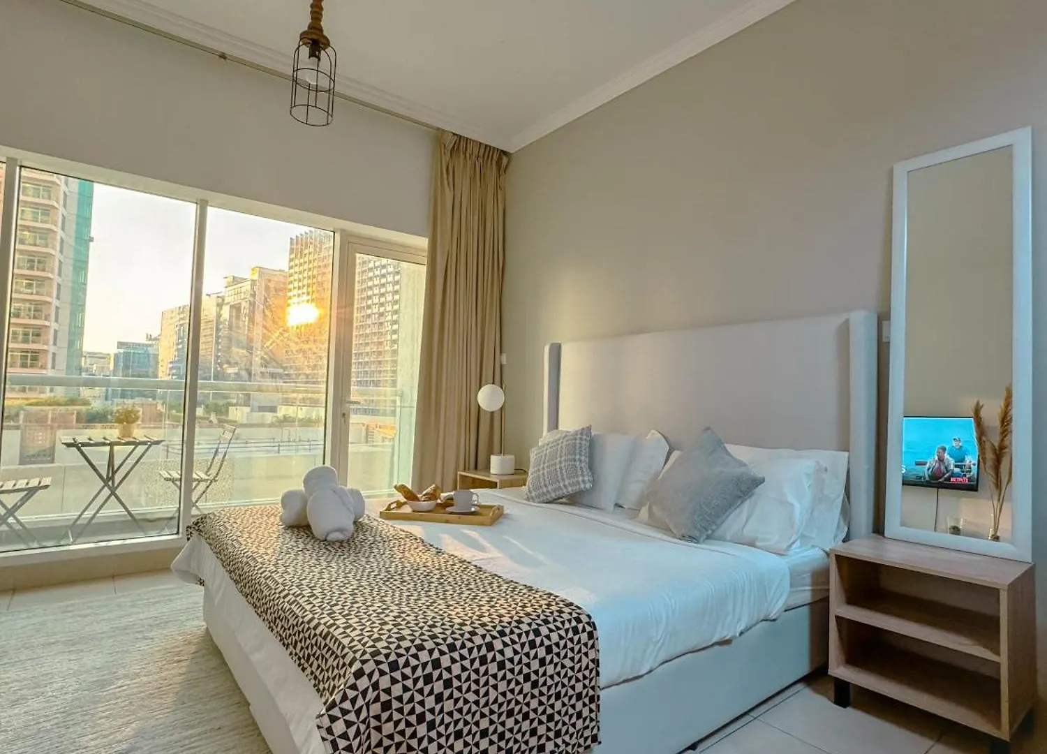 5 Minutes Walk To Dubai Mall And Burj Khalifa Apartment
